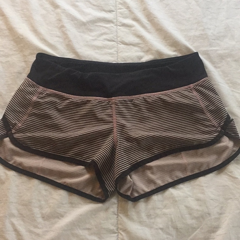 Lululemon size 8 Speed Up shorts 2.5